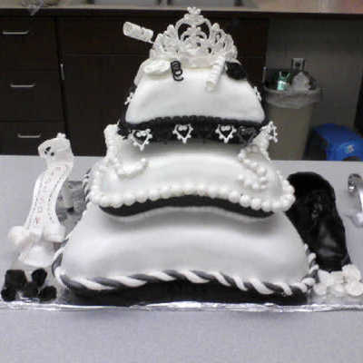 Pillow Cake Classic Black And White