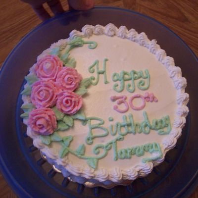 Vanilla Cake With Buttercream Icing