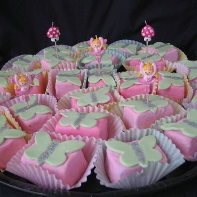 Cupcakes With Glitter Butterflies