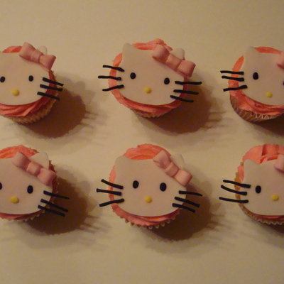 Hello Kitty Cupcakes