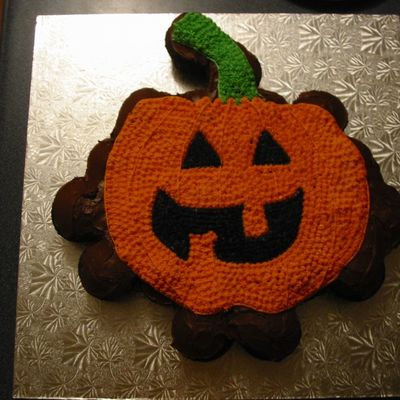 Pumpkin Cupcake Cake