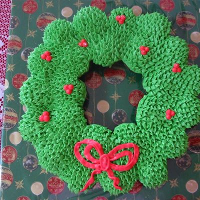Christmas Cupcake Wreath