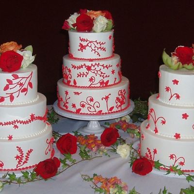 3 Cake Display - Red Piping