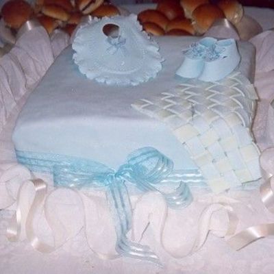 Cake Hecho A Base De Leche Condensada Y Miel De Cana Cubierta Con Masa Elastica