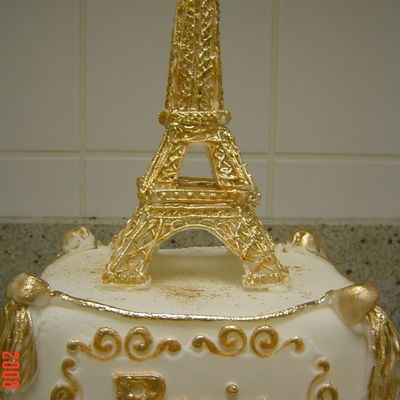 Eiffle Tower(Basic Cake Decorating Class)