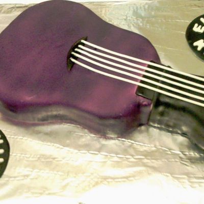 Guitar Cake