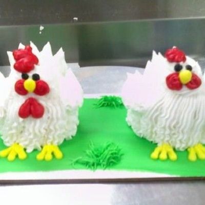 Chickens Made From 2 Cupcakes