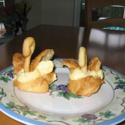 Swan Cream Puffs