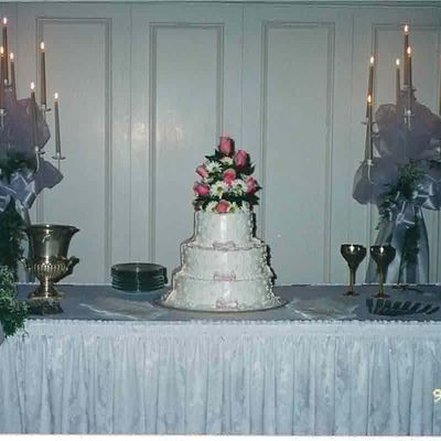 Wedding Cake With Fresh Flowers