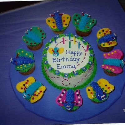 Butterfly Cake With Cupcakes