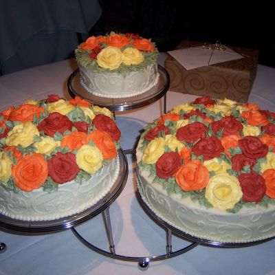 Fall-Colored Roses Wedding Cake