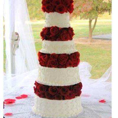 White On White Icing Design With Fresh Roses