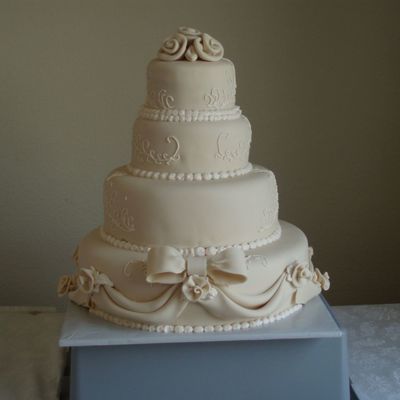 4 Tier Round Covered In Satin Ice