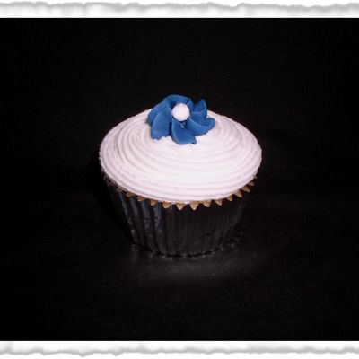 Cupcake With Royal Icing Drop Flower