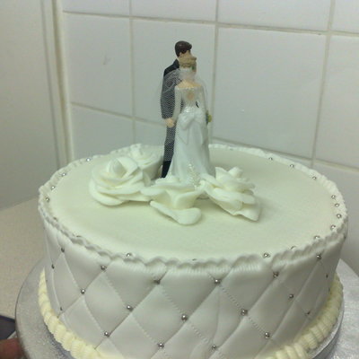 Sponge Vanilla Weding Cake With Fondant Icing