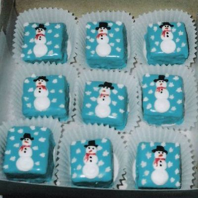 Snowman Petit Fours