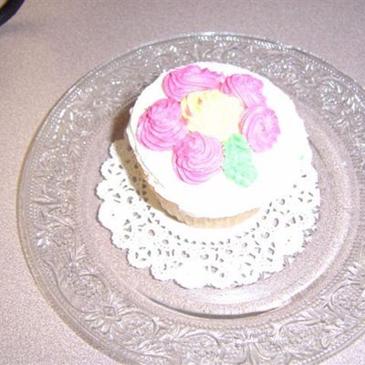 Wilton Blossoming Flower Cupcake