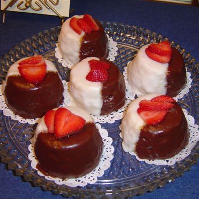 Black And White Little Cakes