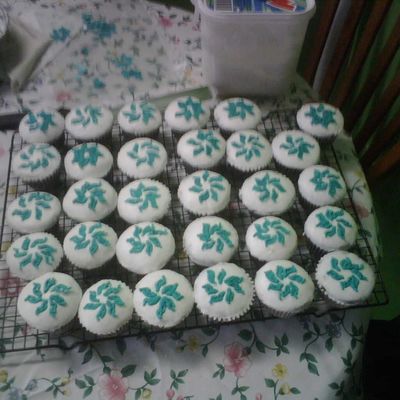 Cupcakes With Ri Plaque