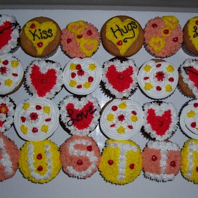 Valentines Day And Birthday Cup Cakes