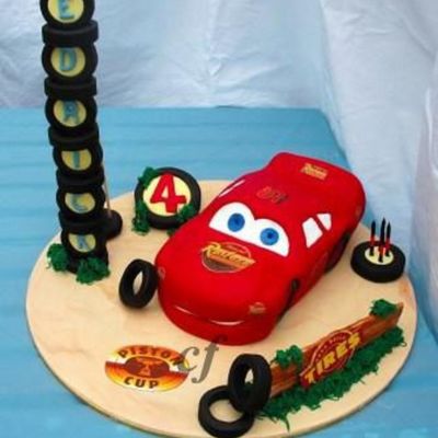 Lightning Maqueen Cake