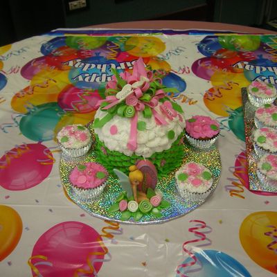 Tinkerbell Giant Cupcake!