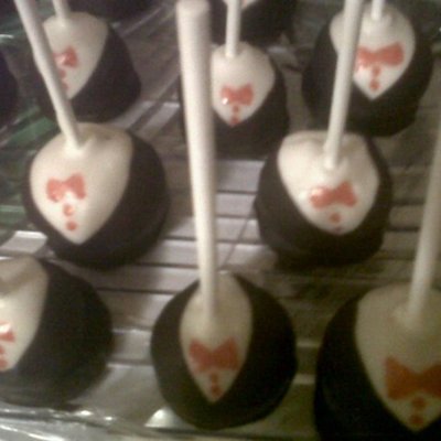 Tuxedo Cake Pops
