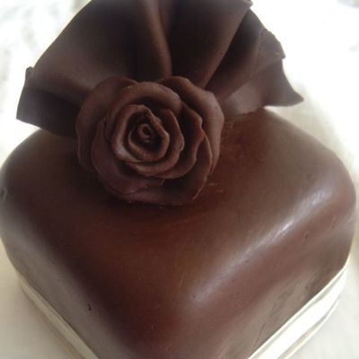 Chocolate Plastique Mini Cake