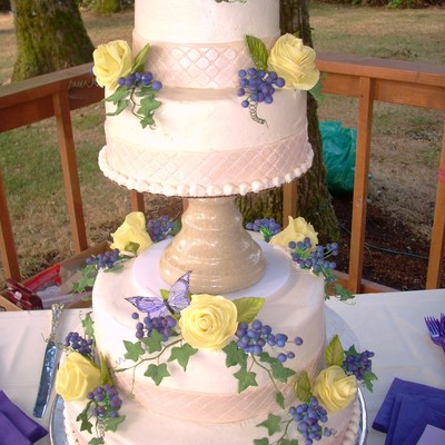 Grapes & Ivy Wedding Cake