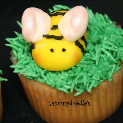 Garden Cupcake - Bumblebee