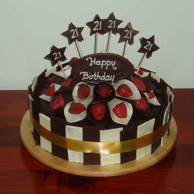 21St - Chocolate Cones And Strawberries