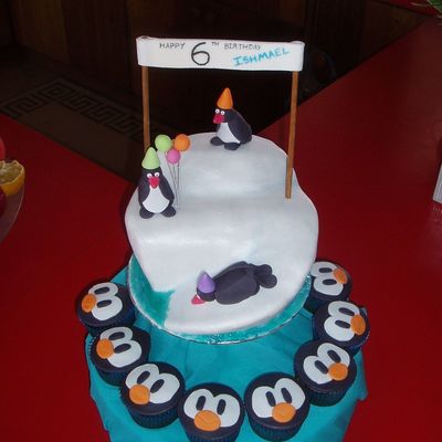 Penguin Cake With Matching Cupcakes