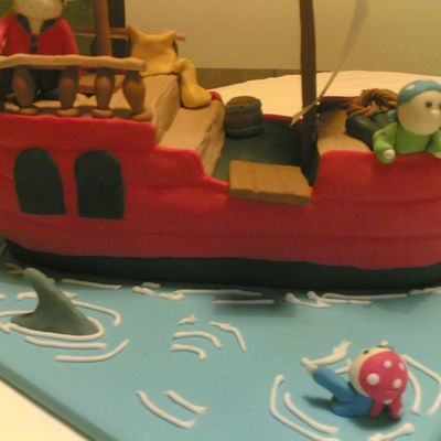 Side View Of Pirates Cake