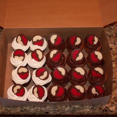 Pokemon Ball Cupcakes