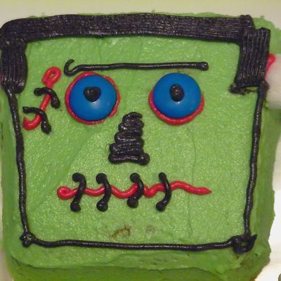 Frankenstein Mini Halloween Cakes