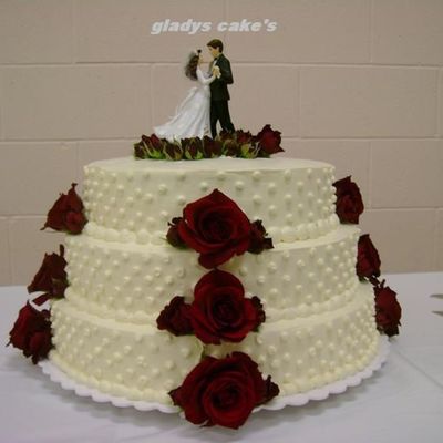 Pastry Pride Cake,white Cake With Fresh Strawbwrries.