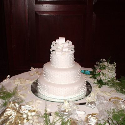 Fondant With Dots In Royal Icing