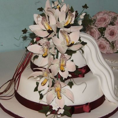 Wedding Cake Foundant With Gumpaste Orchids