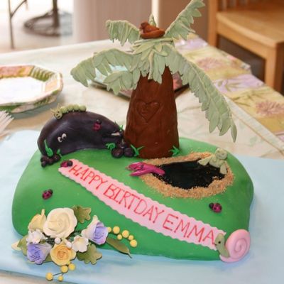 Animal Bug Island Cake