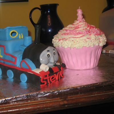 Thomas The Train And Cupcake Cake