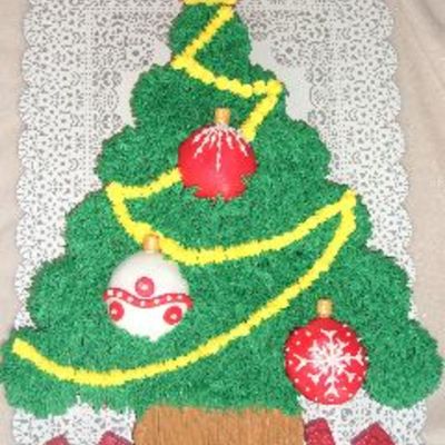 Christmas Tree Cupcake Cake With Ornament Cupcakes