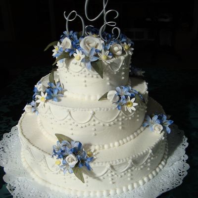 Liz And Oscar Gaines Wedding Cake