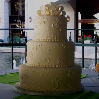 Fondant With Scrolls & Bow