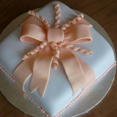 Wilton Course Iii Package Cake