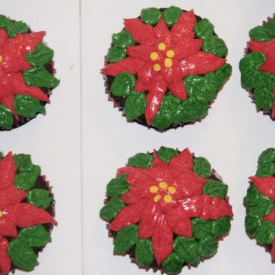 Poinsettia Cupcakes