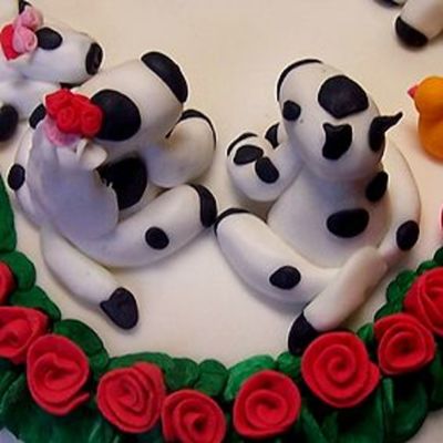Cow_Wedding_Cake_3.jpg