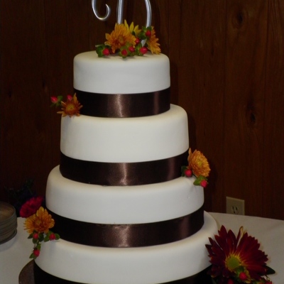 Round Fall Wedding Cake