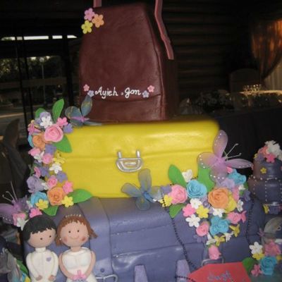 ....luggage Wedding Cake.....