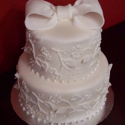 Lace Pattern Cake With Fondant Bow