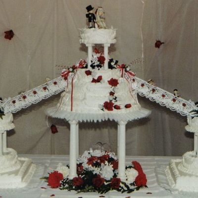Red Rose Wedding Cake